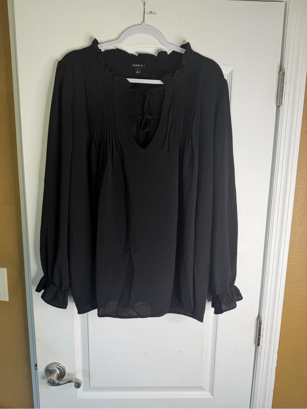 Torrid Plus Size Boho Black Pintuck Tie-Neck Peasant Top Size 1X